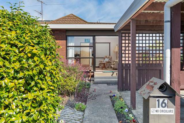 Sunny, Brick, Handy Townhouse