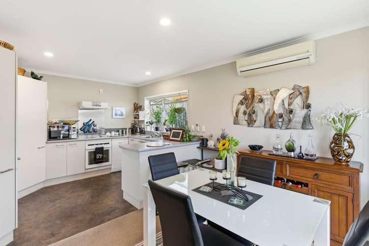 12/17 Redwood Close Paraparaumu_5