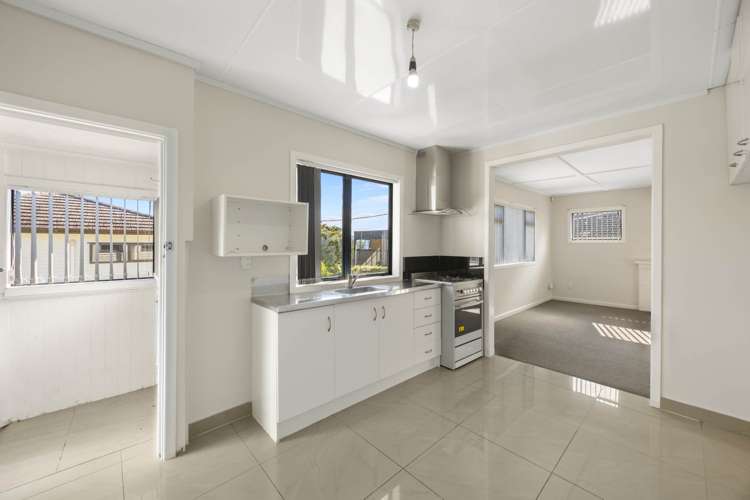 Titirangi Road Titirangi_2