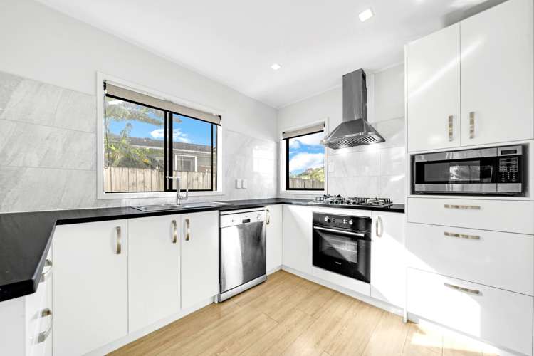 1/33 Challen Close Conifer Grove_8