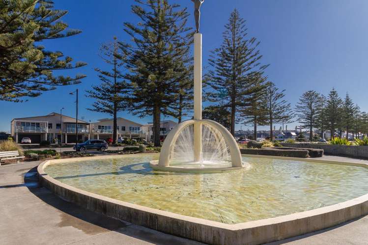 563 Marine Parade Napier South_19