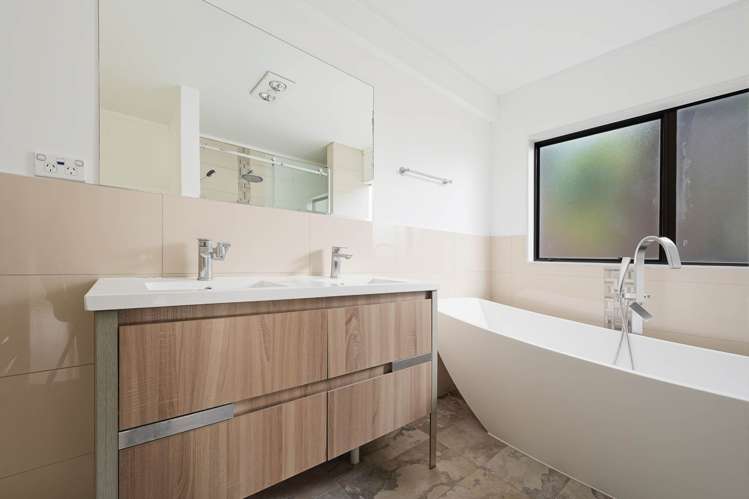 14 Montressor Place Mellons Bay_16
