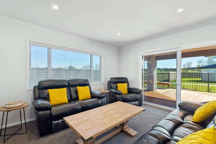 9 Broadcast Lane Rangatira Park_4