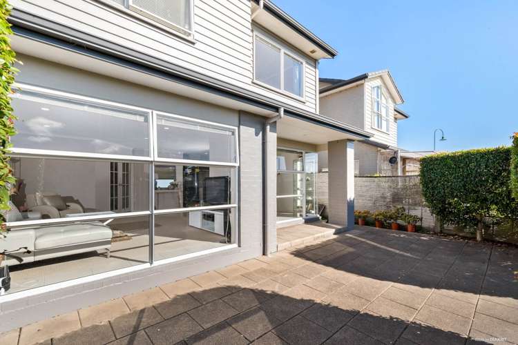 27 Savona Drive Flat Bush_11