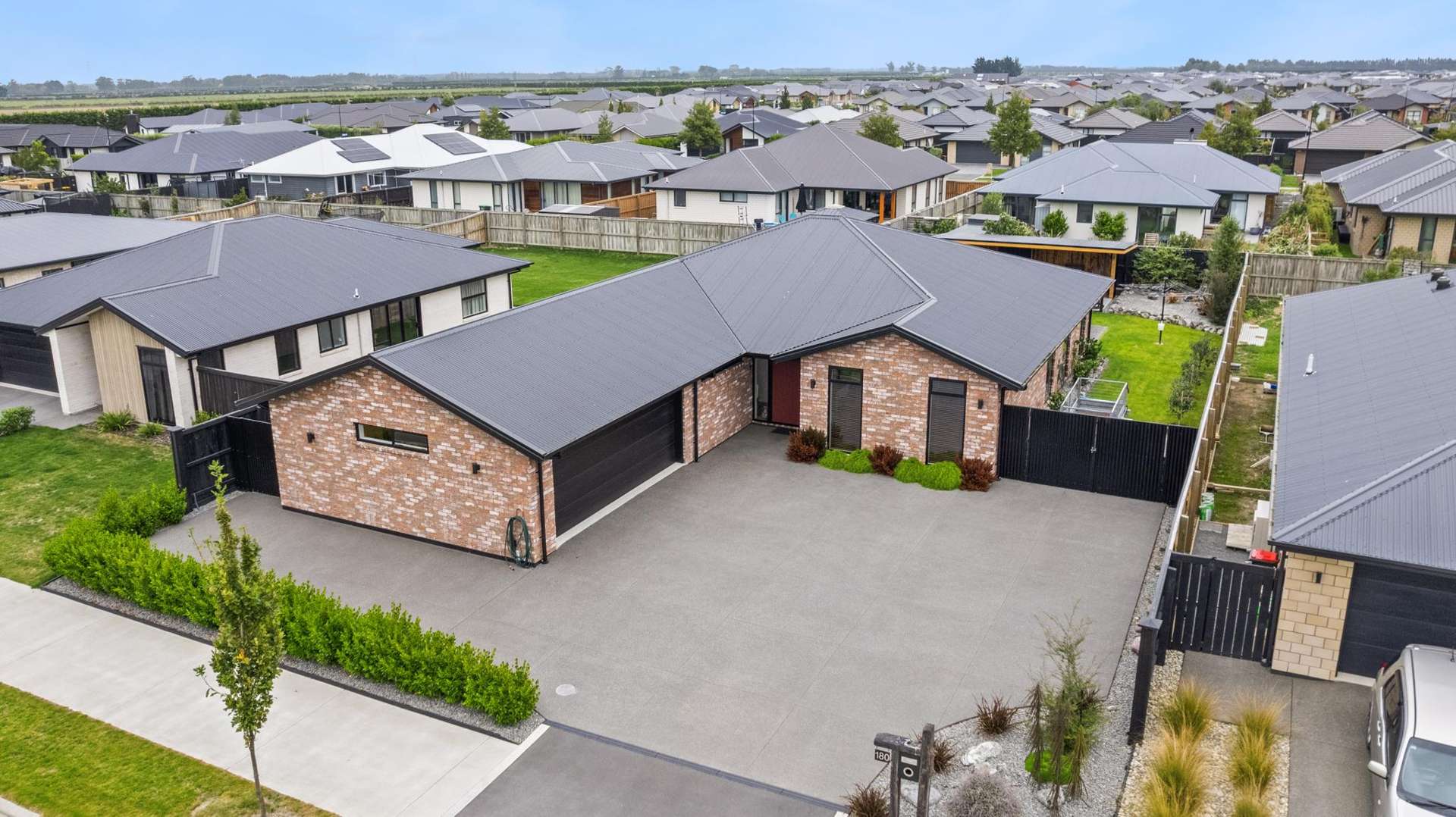 180 Faringdon Boulevard Rolleston_0