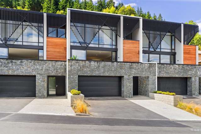 2/14 Vancouver Drive Queenstown_1