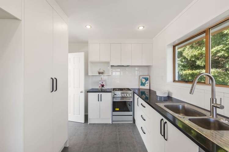 8A Matata Street Blockhouse Bay_5