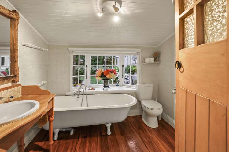 741 River Road Chartwell_17