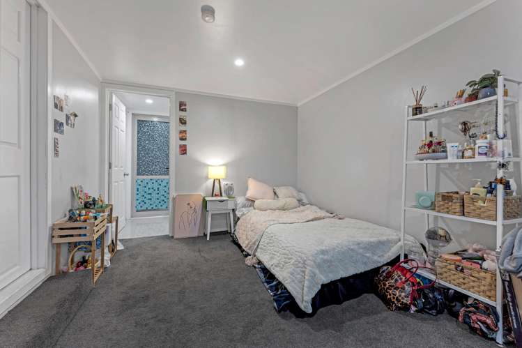 2/13 Lochinver Road_4