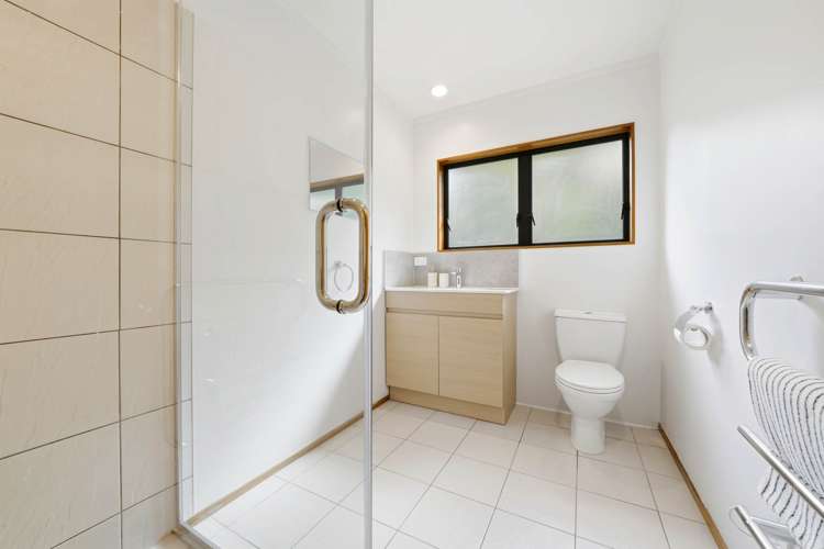 11 Highwood Grove Torbay_18