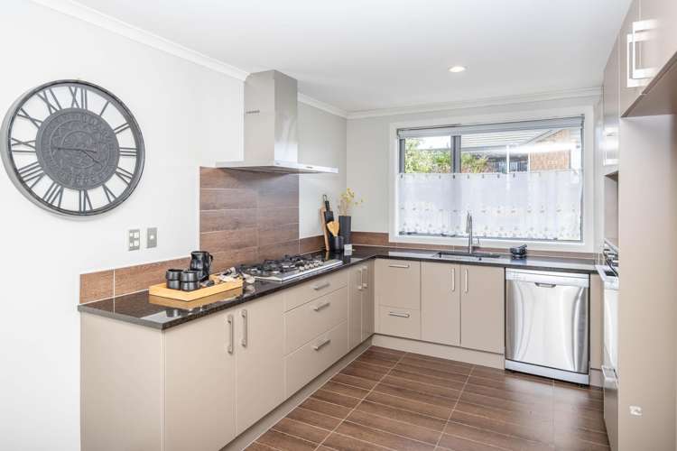 4 Cabourne Drive Glenview_8