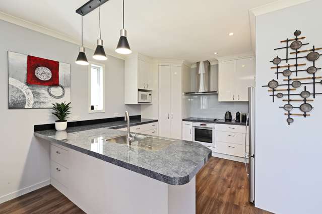 16 Milford Place Poraiti_2