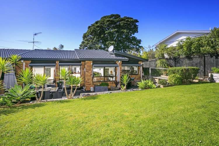 2/7 Seaview Avenue Northcote_19