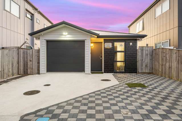 Standalone brick home in Kauri flat.