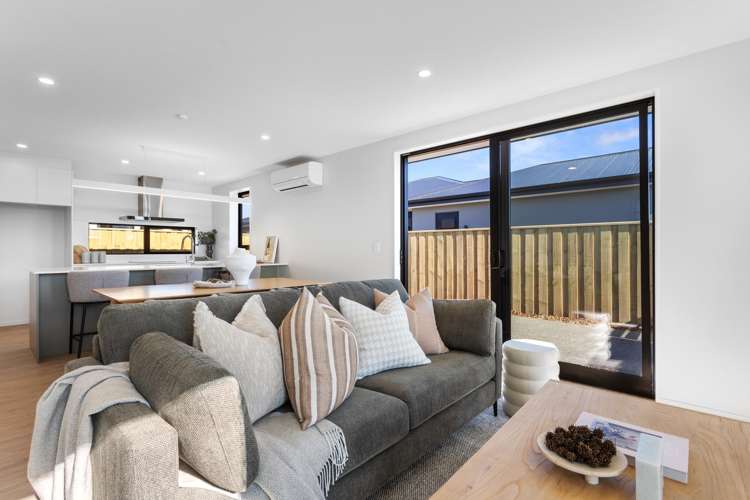 17 - 19 Longfields Road_0