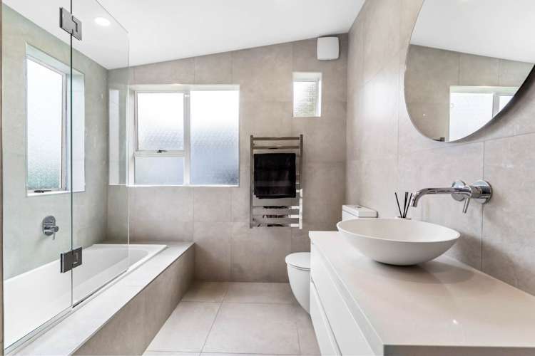 7 Polkinghorne Drive Manly_16