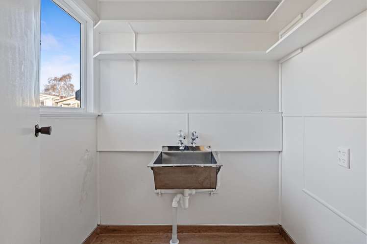 20 and 22 Bournemouth Crescent Aranui_11