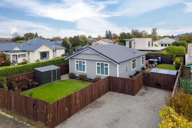 Beautifully renovated - a stones throw from town