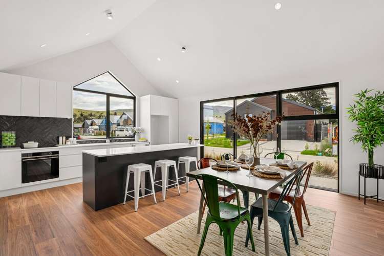 8 Tussock Way_2