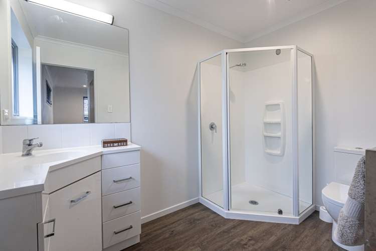 22 Conifer Grove Kamo_11