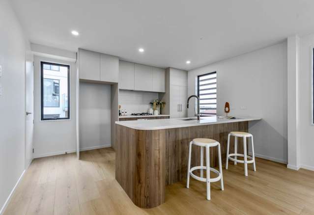 4/589A East Coast Road Browns Bay_3