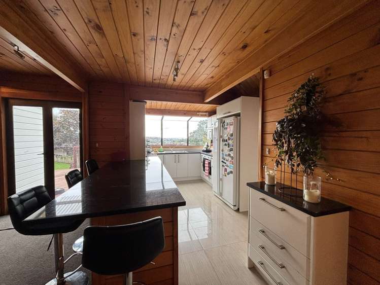 2/597 East Coast Road Browns Bay_4
