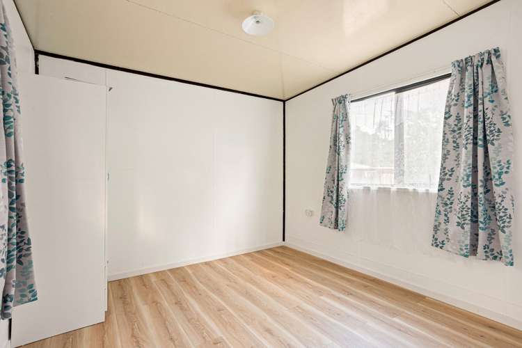 2 Western Road Laingholm_13