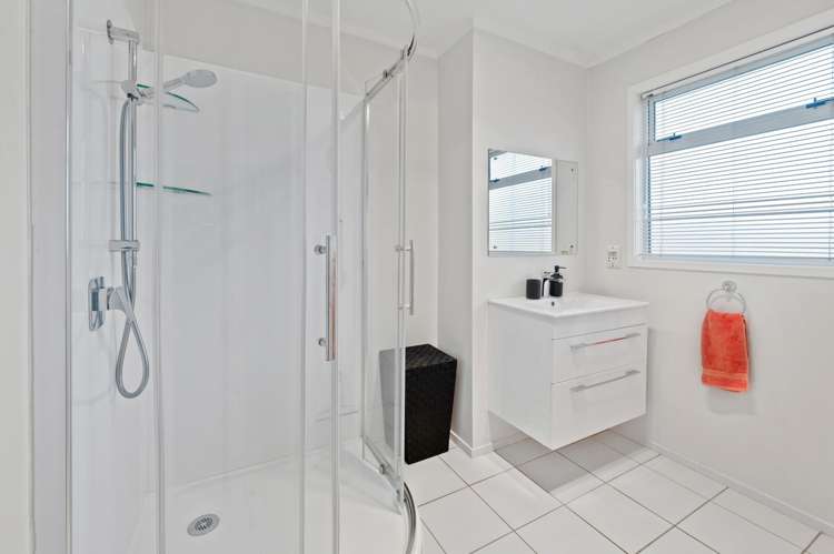 19 Alison Street Mangakakahi_14