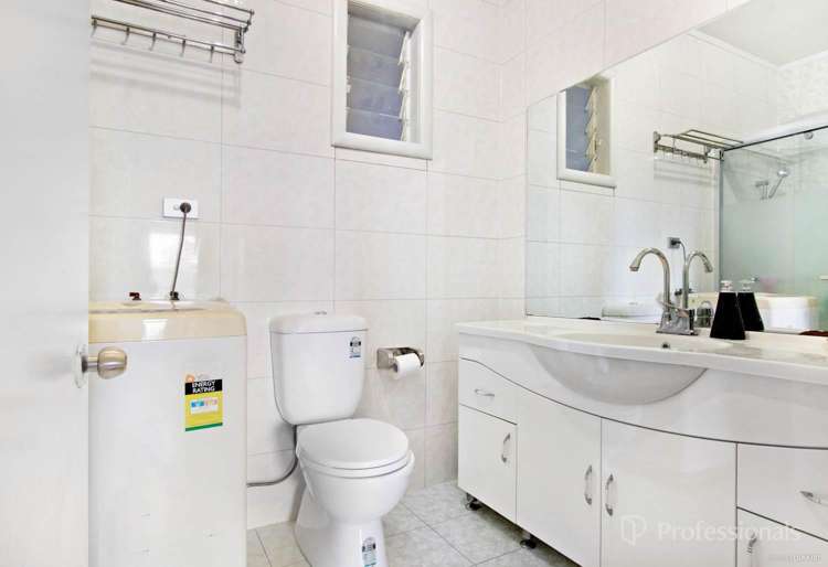 37 Titirangi Road New Lynn_10