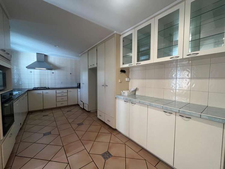 12 Wairata Place Te Atatu South_5