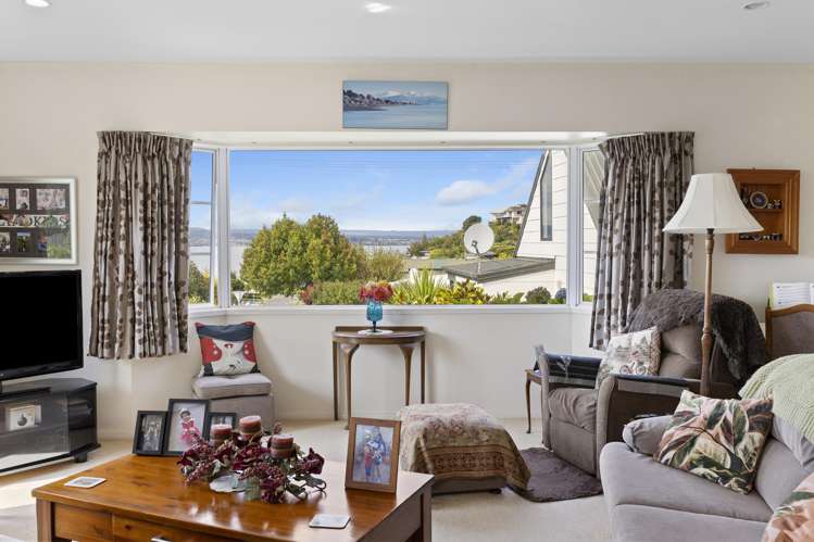2/8 Kinder Street Acacia Bay_12