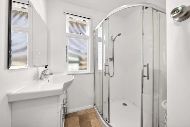 382 High Street South Carterton_20