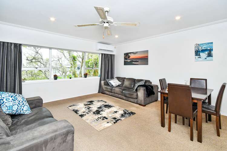 2/10 Portadown Avenue Pakuranga Heights_6