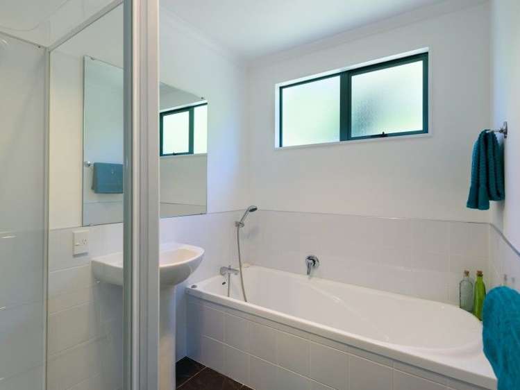 8 Claverton Grove Churton Park_14