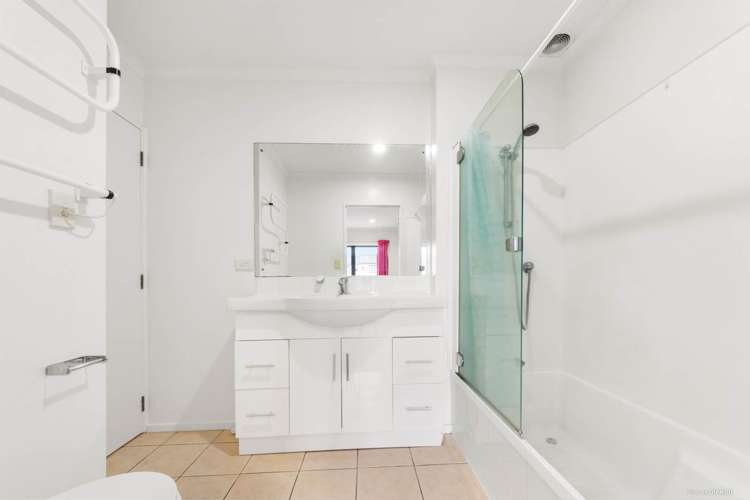 82/1 Ambrico Place New Lynn_11