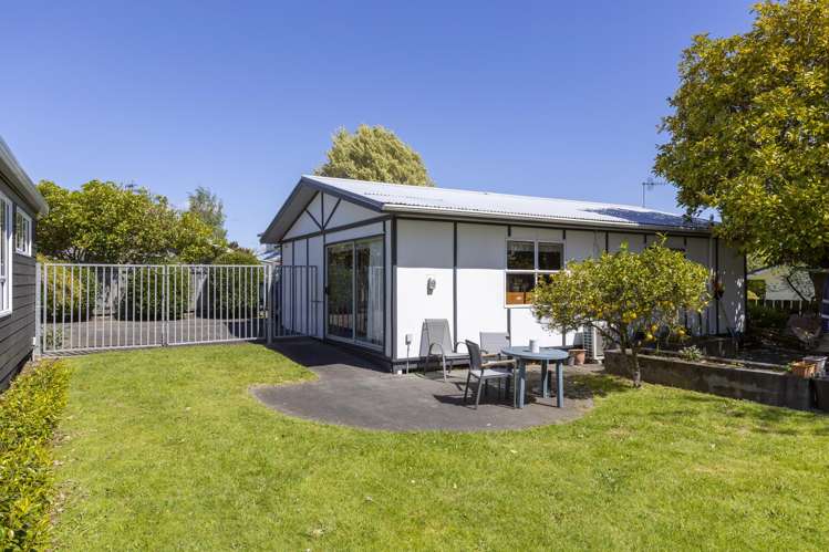 1 and 2/20 Stanley Street Wharewaka_30