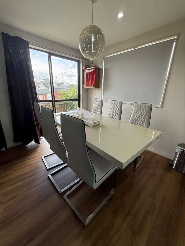 61 Woodbank Drive Glen Eden_1