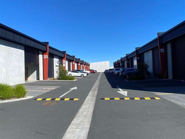 Unit 14 at 15 Earthmover Crescent Burbush_4
