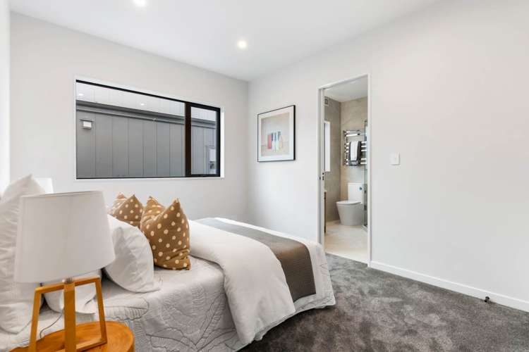 12 Mill Hill Close Flat Bush_36