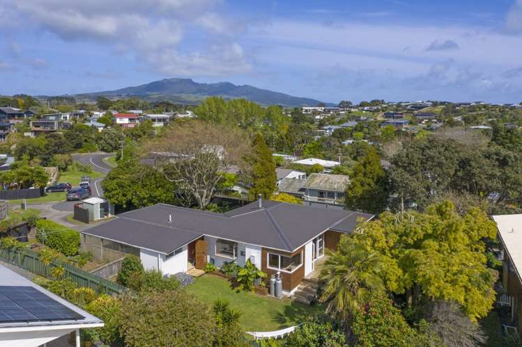 13 Sunshine Rise Raglan_20