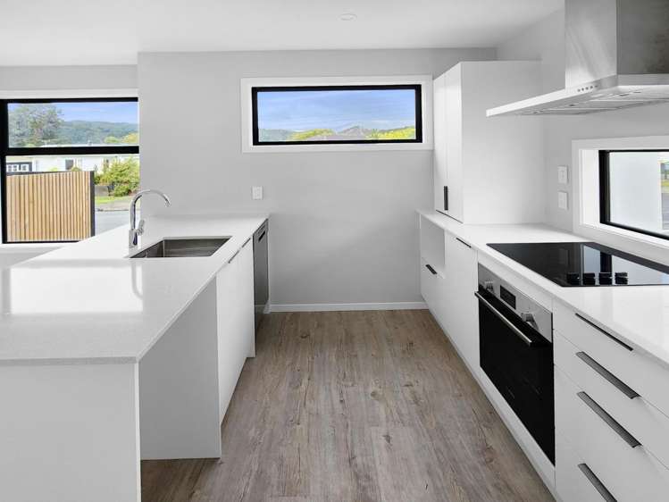 6 Reading Street Wainuiomata_1