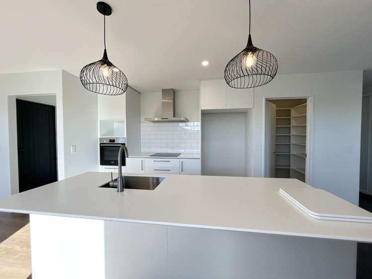 17 Silvergrass Way 11103_1