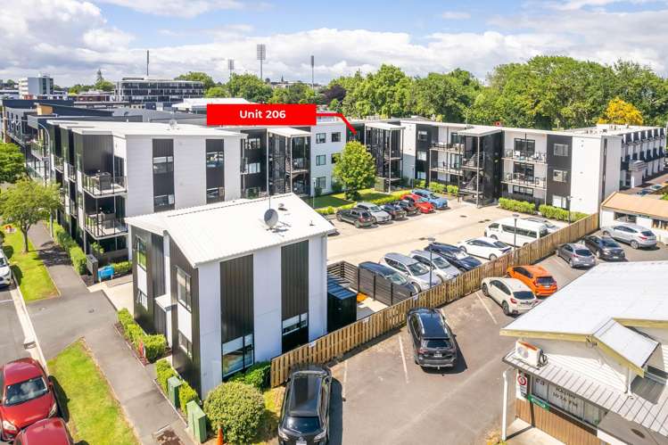 206/17 Vialou Street Hamilton Central_7