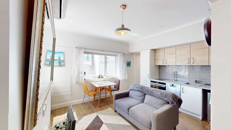 2/48 Oriental Parade Oriental Bay_1