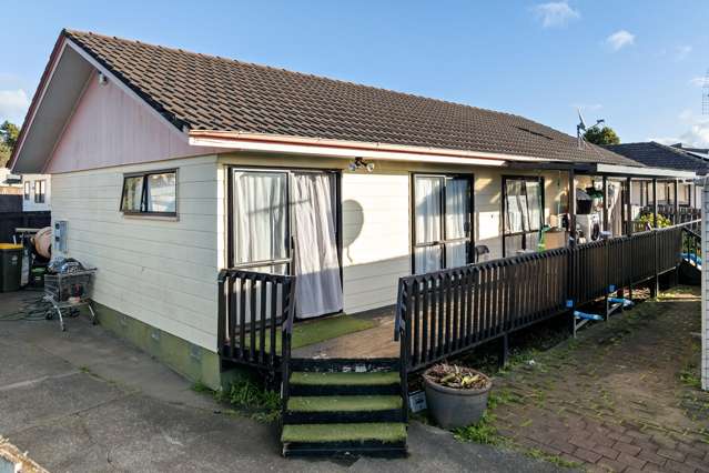 Final weekend-Must sell on Tuesday!
