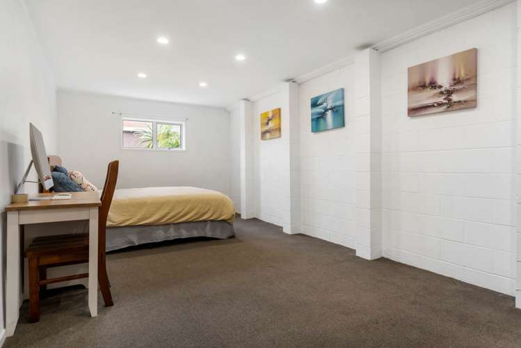 2/10 Sherie Place Howick_11