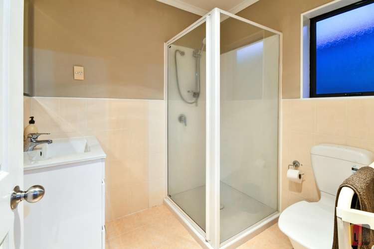 51 Castlefinn Drive Manurewa_14