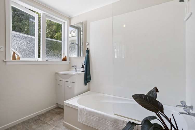 2 Lucy Road Waiomu_11