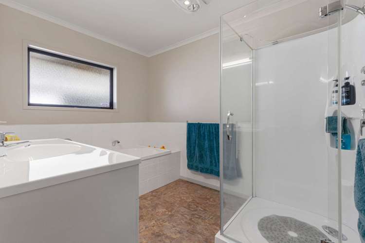 104 Basley Road Owhata_13