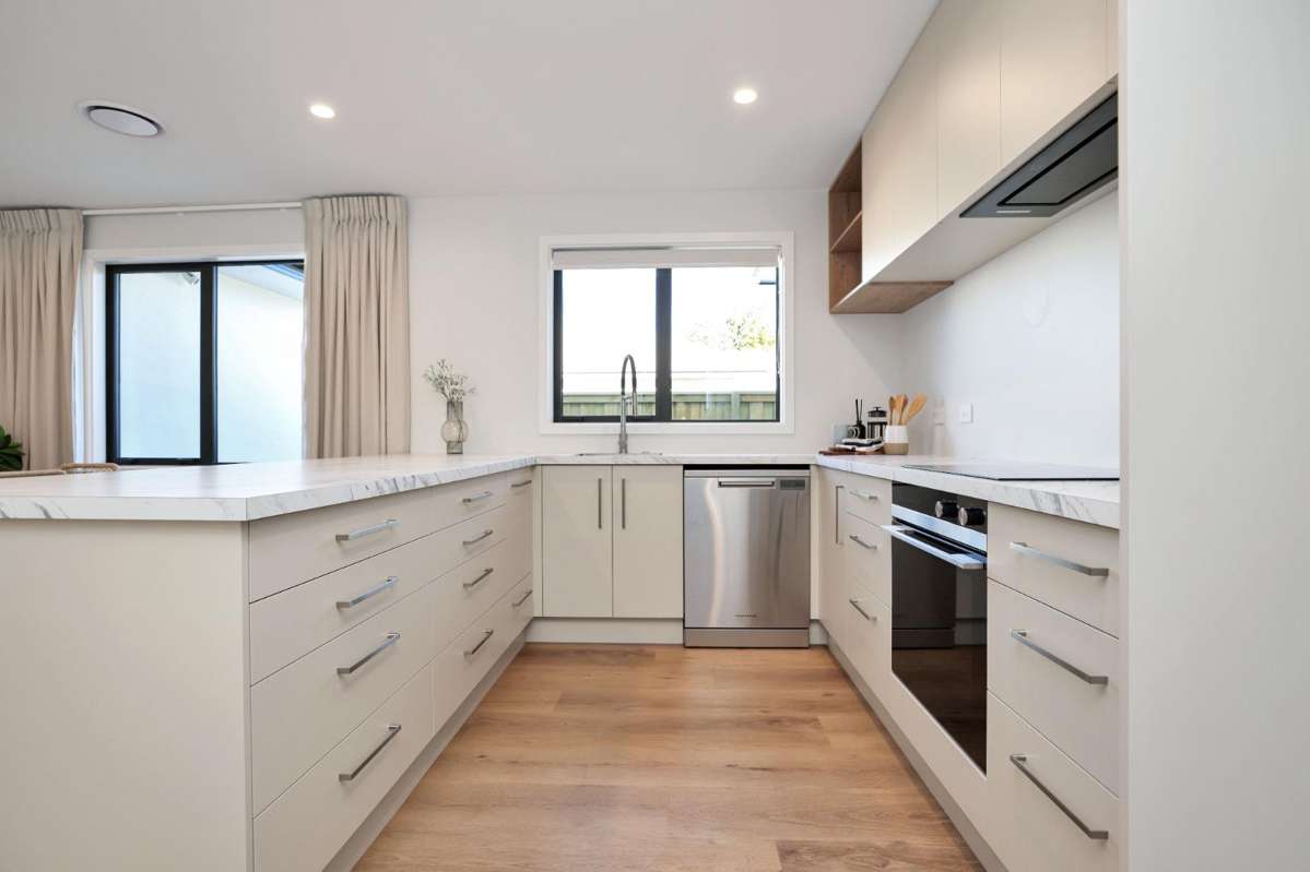 Brand New Living on Farm Road! 5